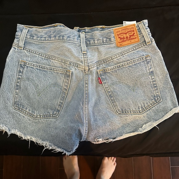 Levi 501 jean shorts waist 30 - Picture 2 of 3
